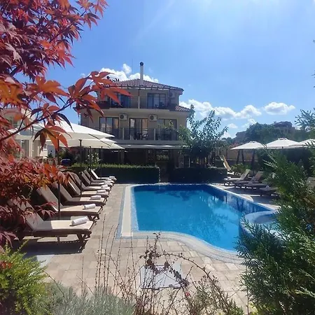 Family Muses Hotel